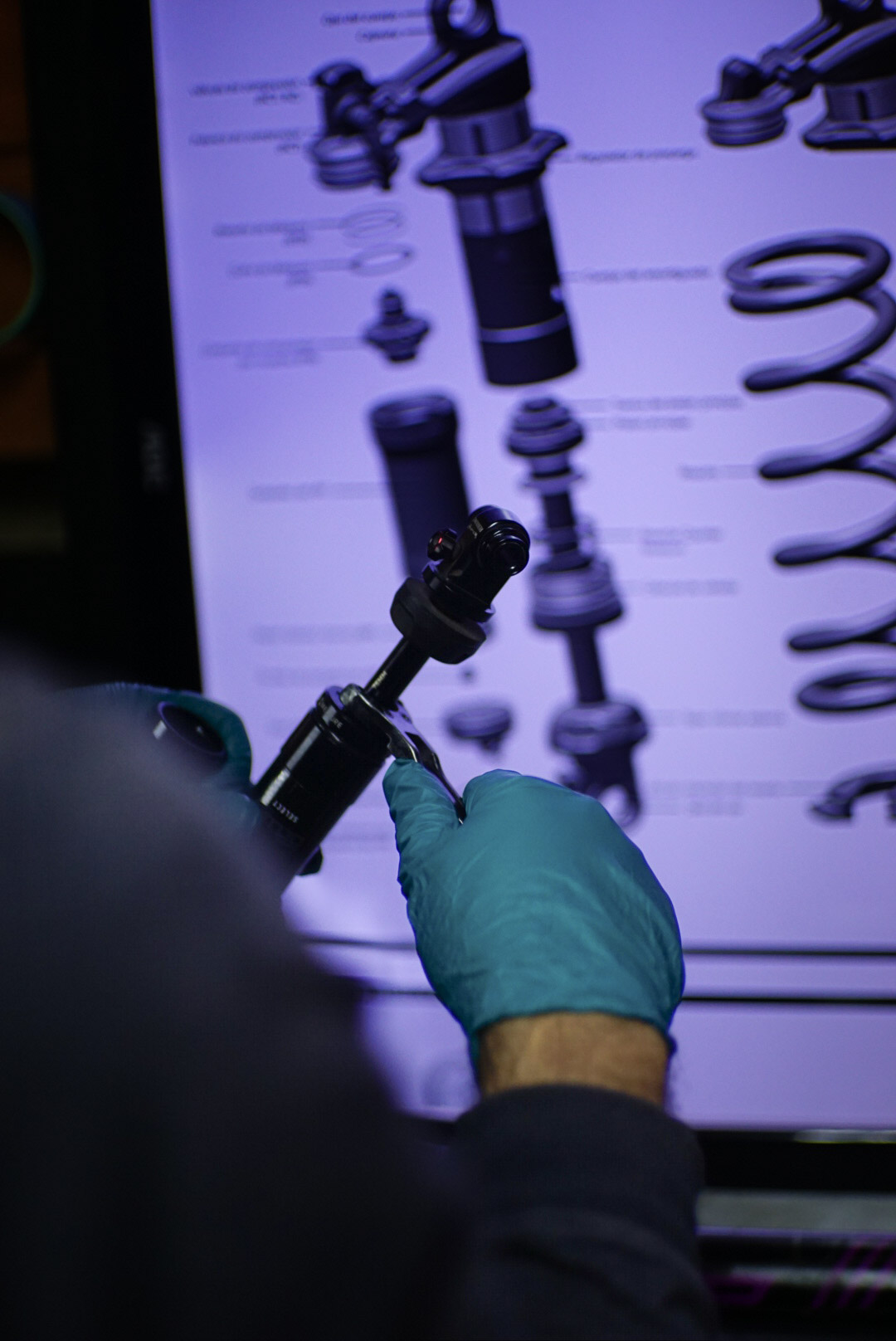 ¿Por qué hacerle el servicio a tu suspensión?